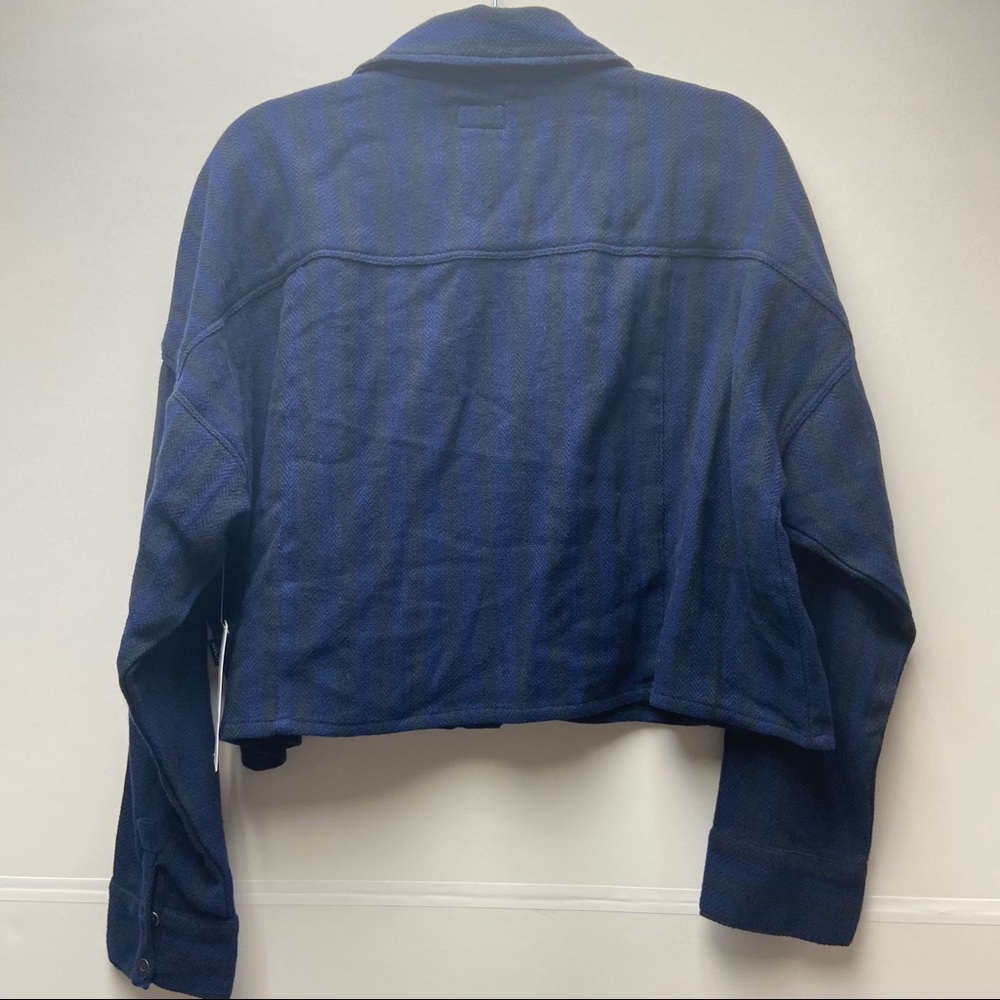 RVCA Vedder Button Up Cropped Flannel shirt Sz L - Picture 8 of 8